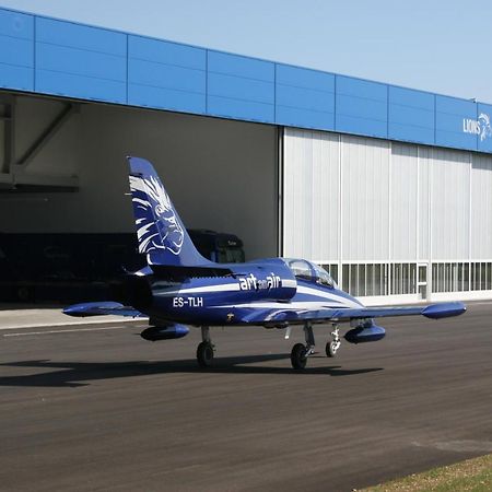 Aircraft Hotel & Events Neuhausen ob Eck Exterior photo