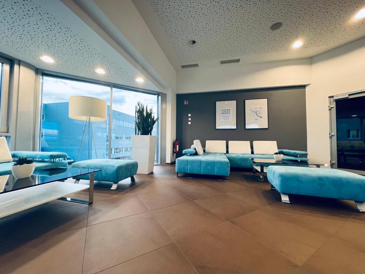 Aircraft Hotel & Events Neuhausen ob Eck Exterior photo