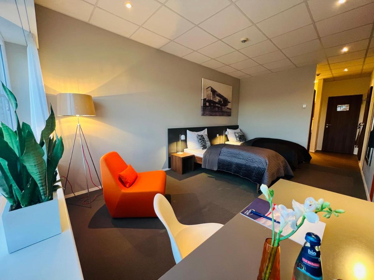 Aircraft Hotel & Events Neuhausen ob Eck Exterior photo