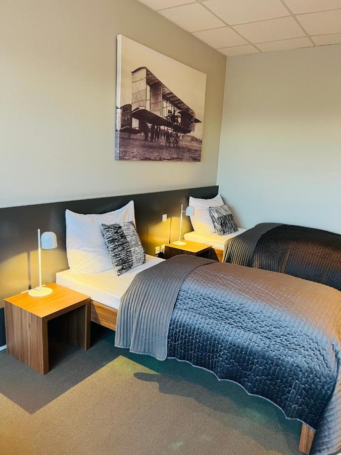 Aircraft Hotel & Events Neuhausen ob Eck Exterior photo